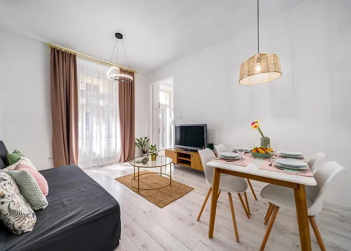 شقة Elegant And Super Central 2Br With 2 Bathrooms بودابست