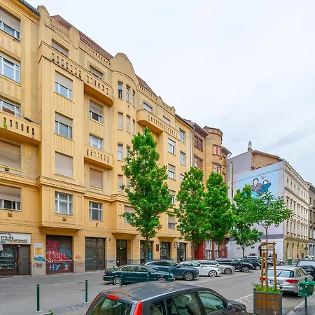 Klauzal By Stn Apartment
