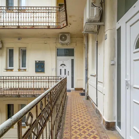Elegant And Super 2br With 2 Bathrooms Budapest
